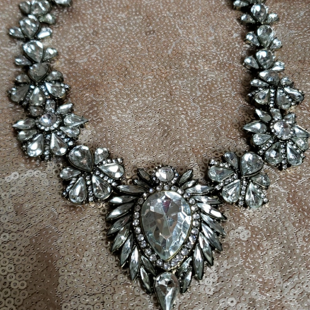Lulu's Bib Necklace NWT!